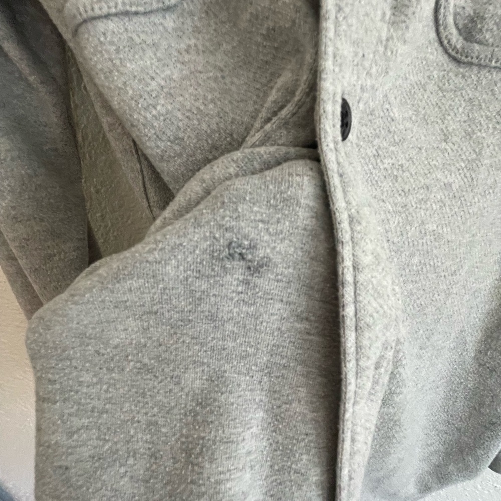 TWO Faherty Legend sweater shirts in grey twill and olive - Picture 13 of 16